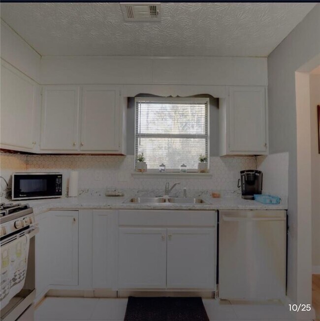 Photo - 3468 Deer Trce