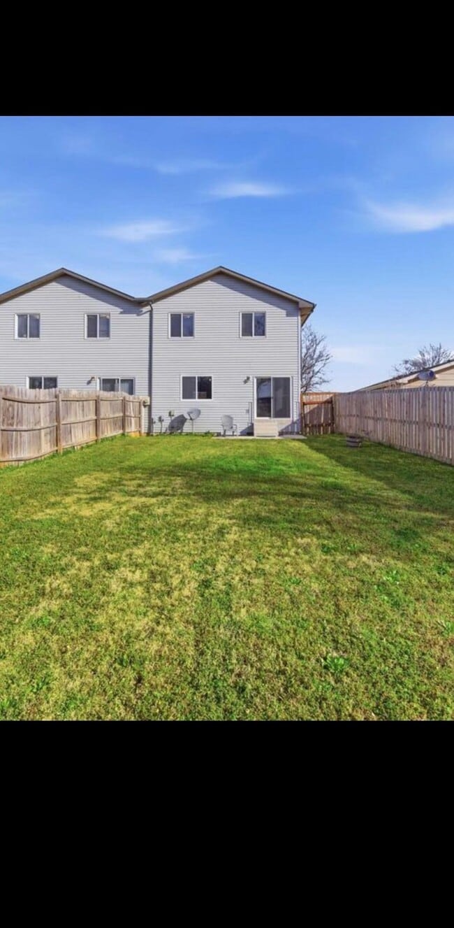 Photo - 1323 W Nottingham Cir