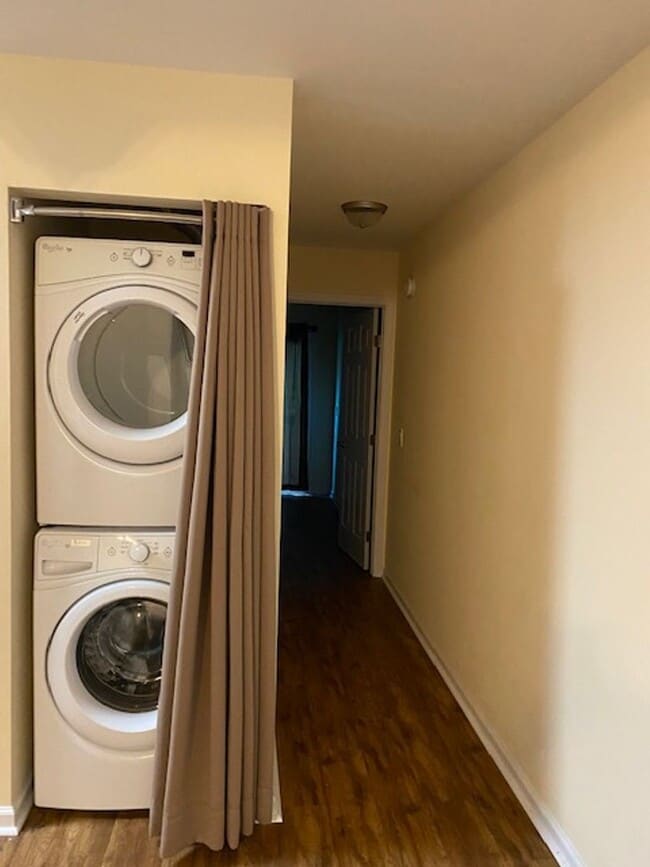 Photo - Colonial Circle