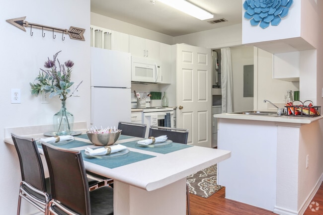 4x4 Small - Kitchen/Dining Area - University Trails