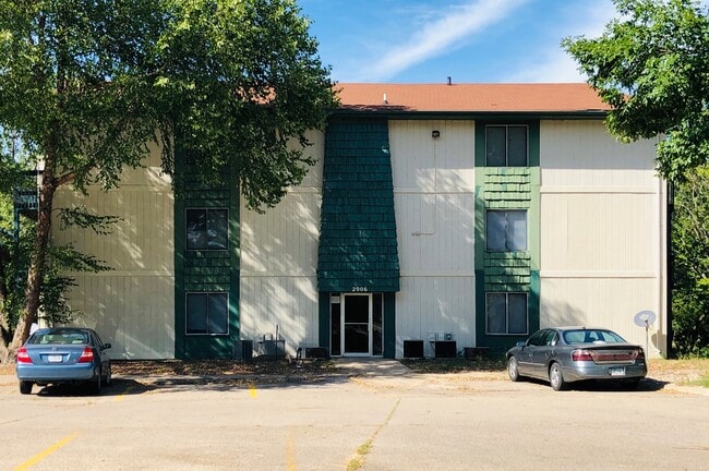 2006 NW Hickory Ln Unit 1