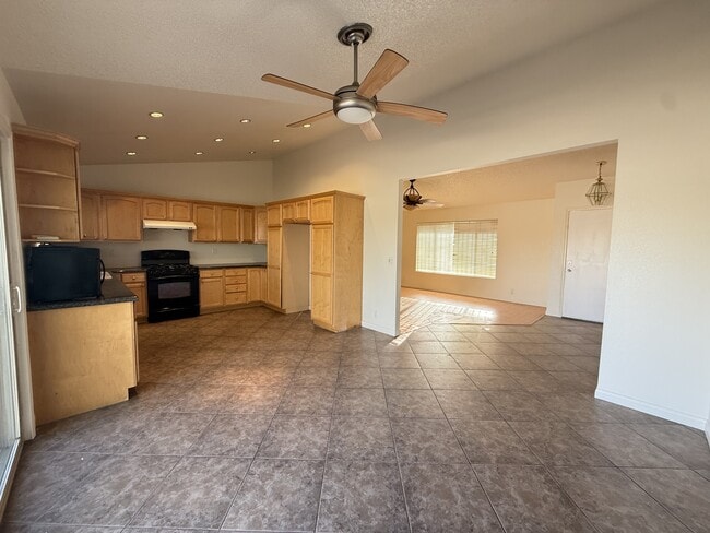 Photo - 3180 S Lindell Rd