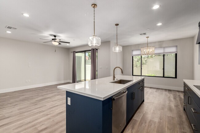 Photo - 165 E Lexington Ave