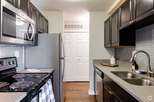 1BR, 1BA - Birch - Kitchen