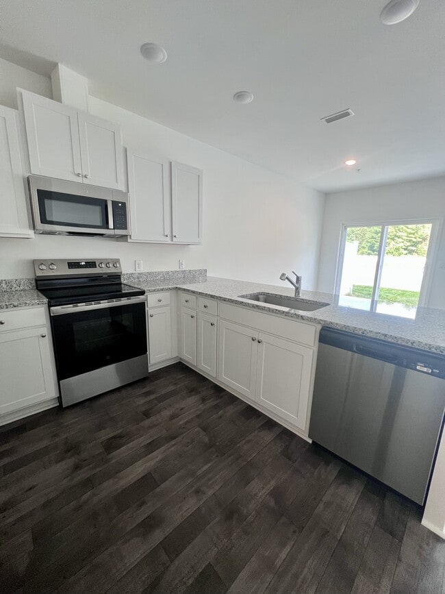 250 Clement Lp