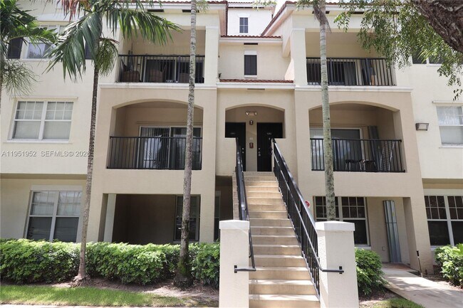 Building Photo - 6020 W Sample Rd Unit 305