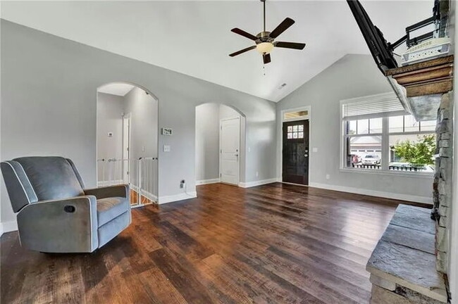 Photo - "Charming 3-Bedroom Home with 2 Full Baths in Greenville's Forest Ridge!"