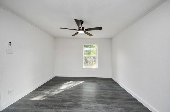 Photo - 7640 Broadview Dr