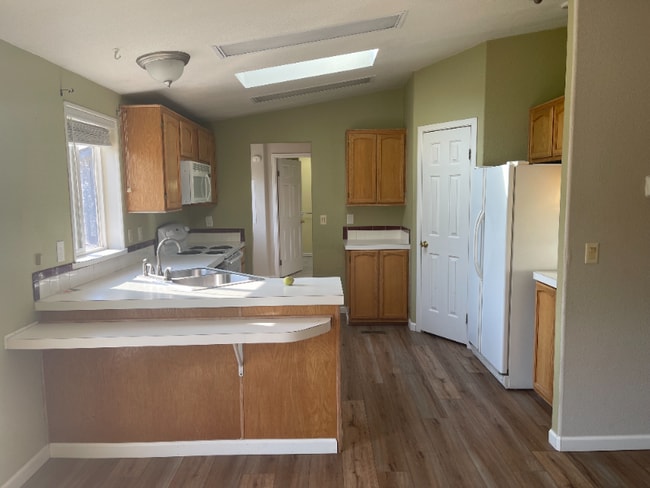 Photo - 916 4th St SE