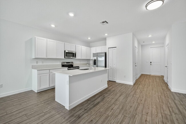 Photo - 305 SE Crossoak Ln