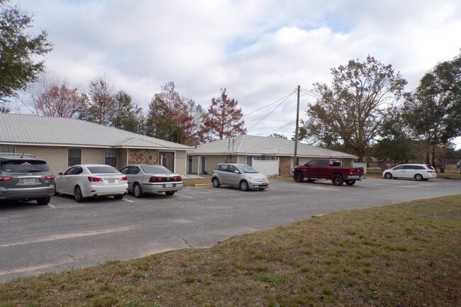 Charming 2 Bedroom Rental in Pace, FL with a Spacious Layout and Prime Location! - Charming 2 Bedroom Rental in Pace, FL with a Spacious Layout and Prime Location! Unit 6