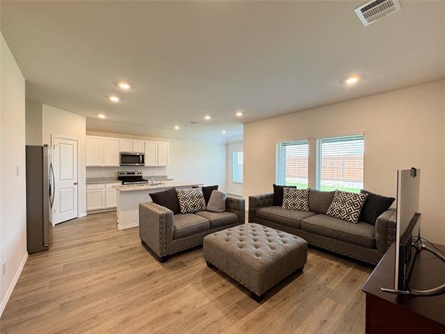 Photo - 390 Zenyatta Dr