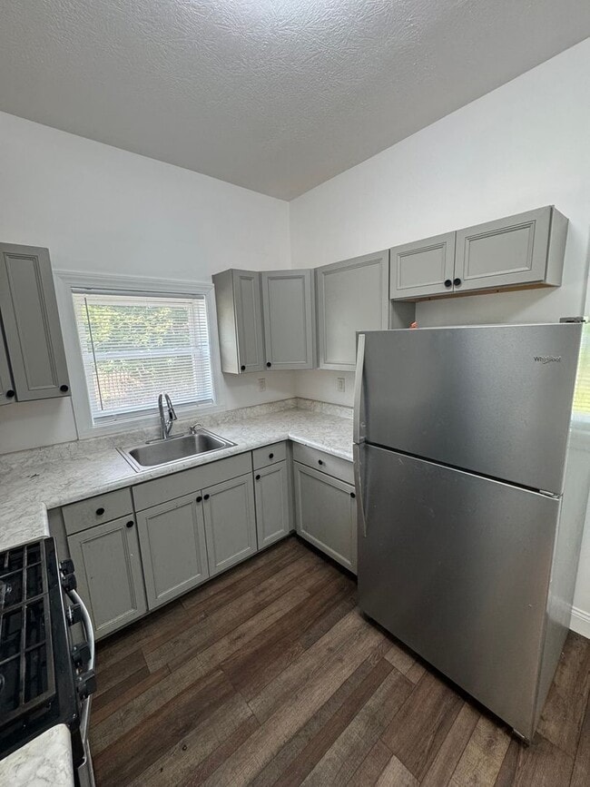 Building Photo - 923-925 N 9th- HBS Unit 925 N 9th St Rental