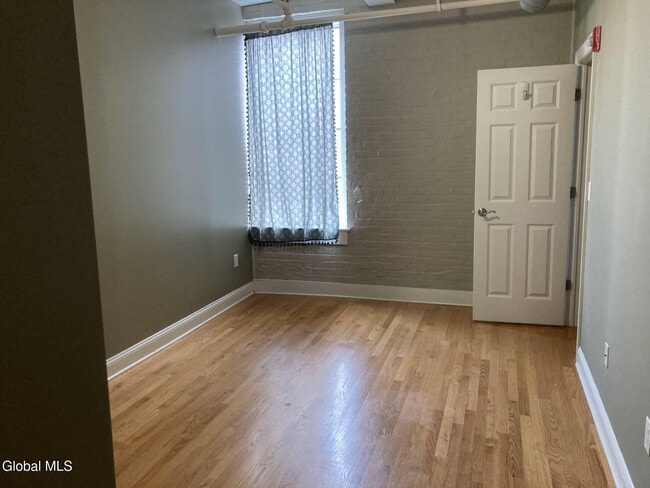 4 Sheridan Ave Unit 5C