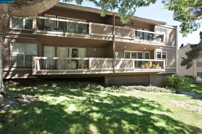 Photo - 2055 Ascot Dr Condo Unit 107