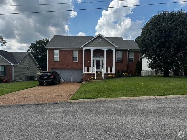 Building Photo - 4 bedroom/3 bathroom coming soon to Mount ... Rental