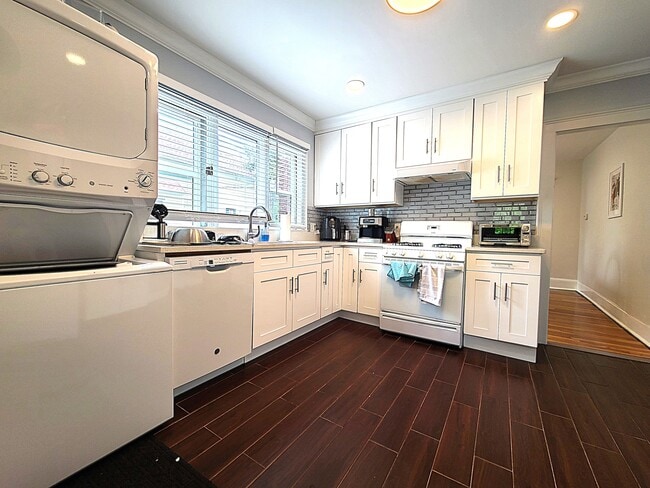 Building Photo - 26 Larose Pl Unit 3
