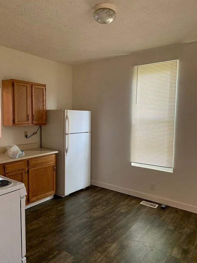 Photo - 404 Young St Unit A