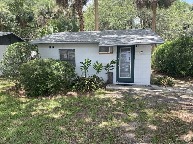 Building Photo - 1 bedroom cottage near Downtown Tavares Rental