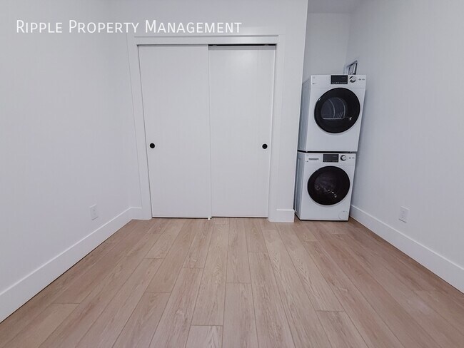 Photo - AMAZING 2 BEDS, 1 BATHS MULTIPLEX | AIR CONDITIONING & WINDOW COVERINGS