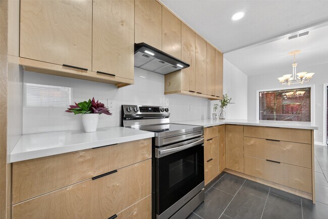 Building Photo - 7447 Cambridge St Unit 51