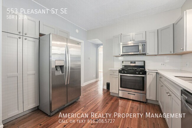 Photo - 553 Pleasant St SE