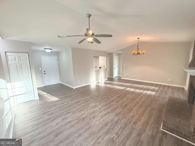 Photo - 303 Tamarac Trail