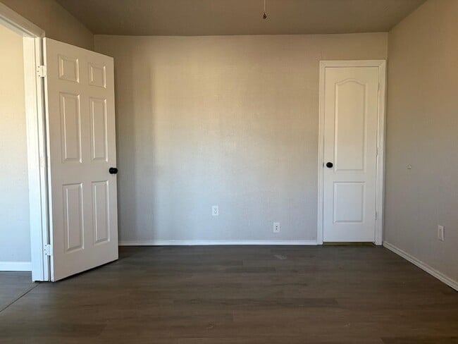Photo - 5402 Lyndhurst Dr