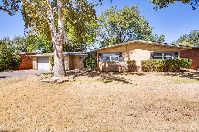 Building Photo - Large 4 bedroom! Rental
