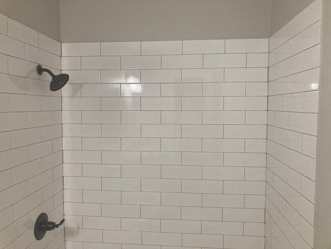 Photo - JR APARTMENTS Unit 96