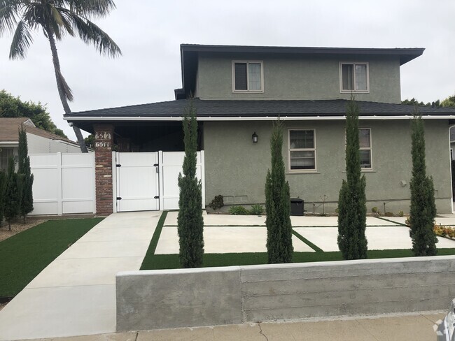 Building Photo - 6509 W 86th Plz Unit 6509 Rental