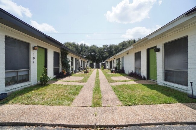 Photo - 618 W 51st St Unidad 104