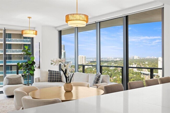 Building Photo - 1300 S Miami Ave Unit 2206