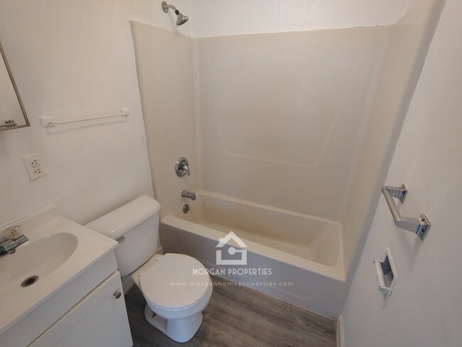 Photo - 1428 W 10th St