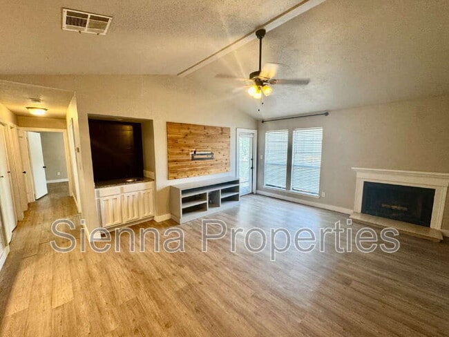 Photo - 1202 Thorpe Ln Unit 304