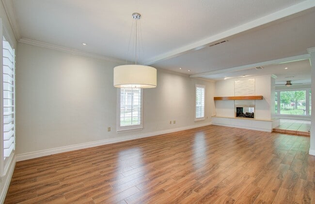 Photo - 16209 Wall St