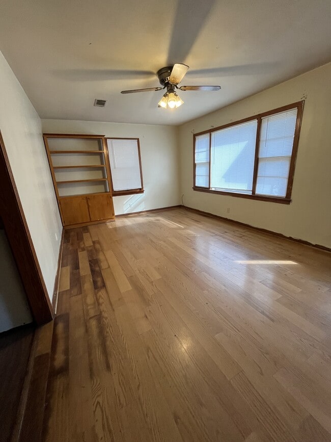 Photo - 5757 Naff Ave