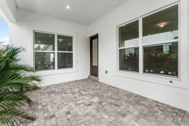 Photo - 888 SW Newfield Ave