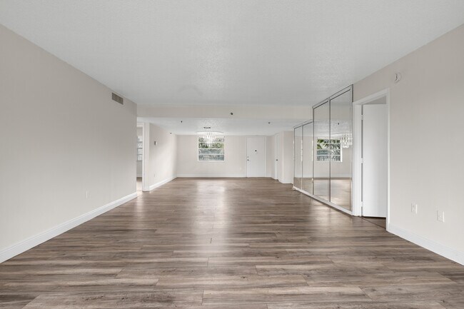 Living Room & Dining Area - 3940 Inverrary Blvd Unit #404A