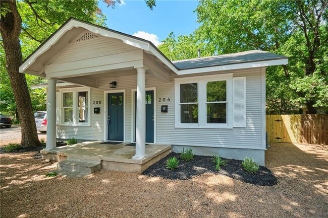 Building Photo - High Class -  Hyde Park Hacienda - Huge 1 Bedroom - New Finish Out - Pet Friendly - Huge Yard - E...