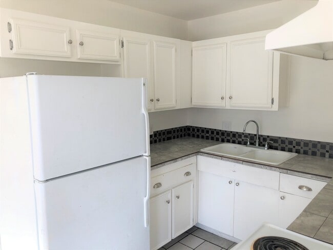 Building Photo - 2419 Daley St Unit C Rental
