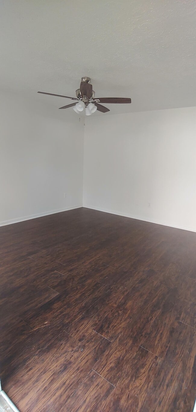 Photo - 117 Hunt Club Ct