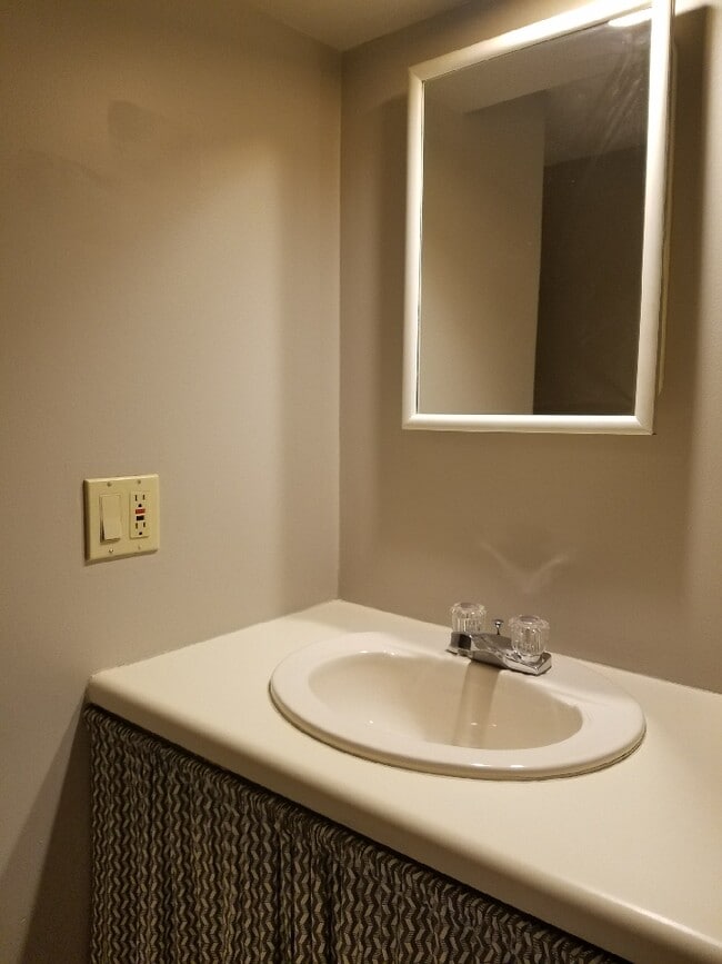 Building Photo - 1717 Monroe Ave Unit Joanne Budash Rental