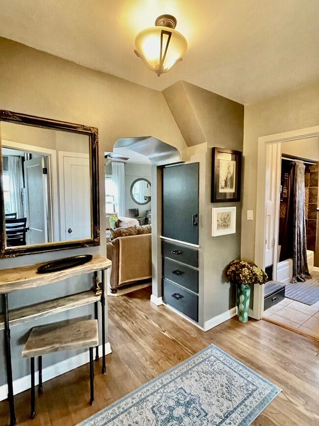 Photo - 108 N Vine St