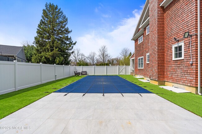 Photo - 558 Cedar Ave