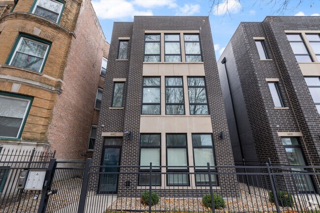 Building Photo - 4402 S Prairie Ave Unit 2 Rental