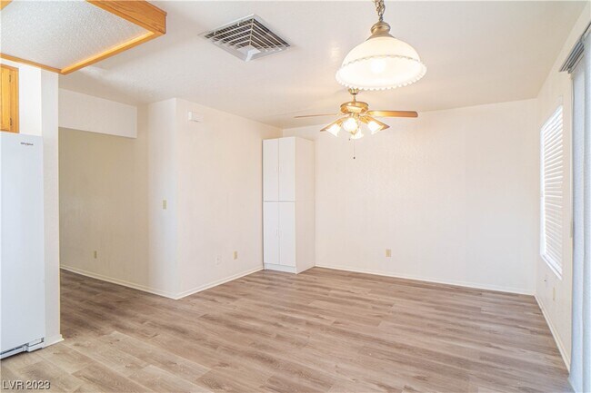 Photo - 366 Heath Ct