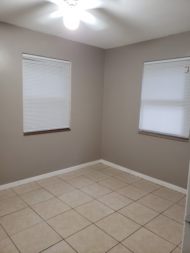 Back bedroom - 118 Holmes Dr Townhome