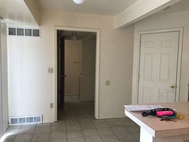 Photo - Great Value Townhome, 4 beds + attached ga...