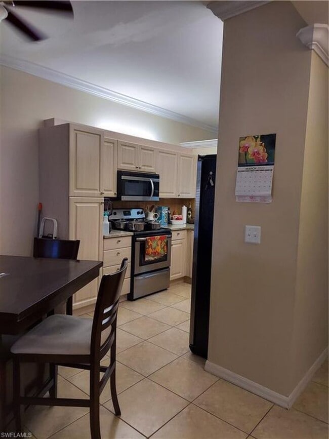 517 Robin Hood Cir